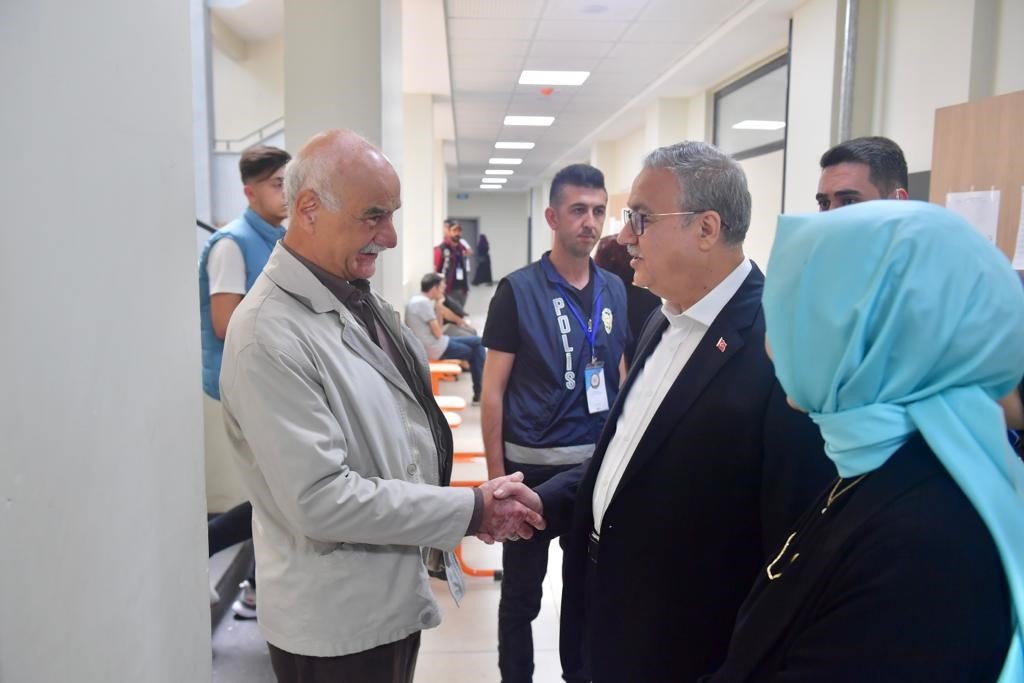 Diyarbakır Valisi Su, oyunu kullandı
