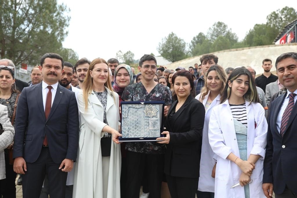 DEÜ ve Kiraz Belediyesinden can dostlara yuva