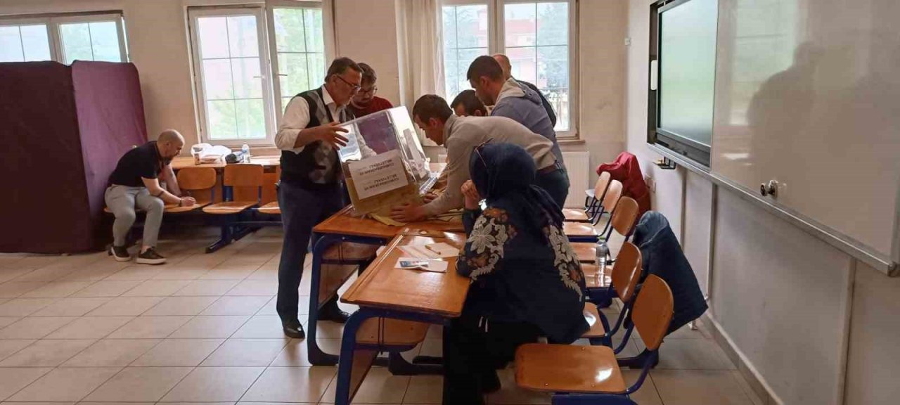 Sandıklar kapandı oy saymaya geçildi