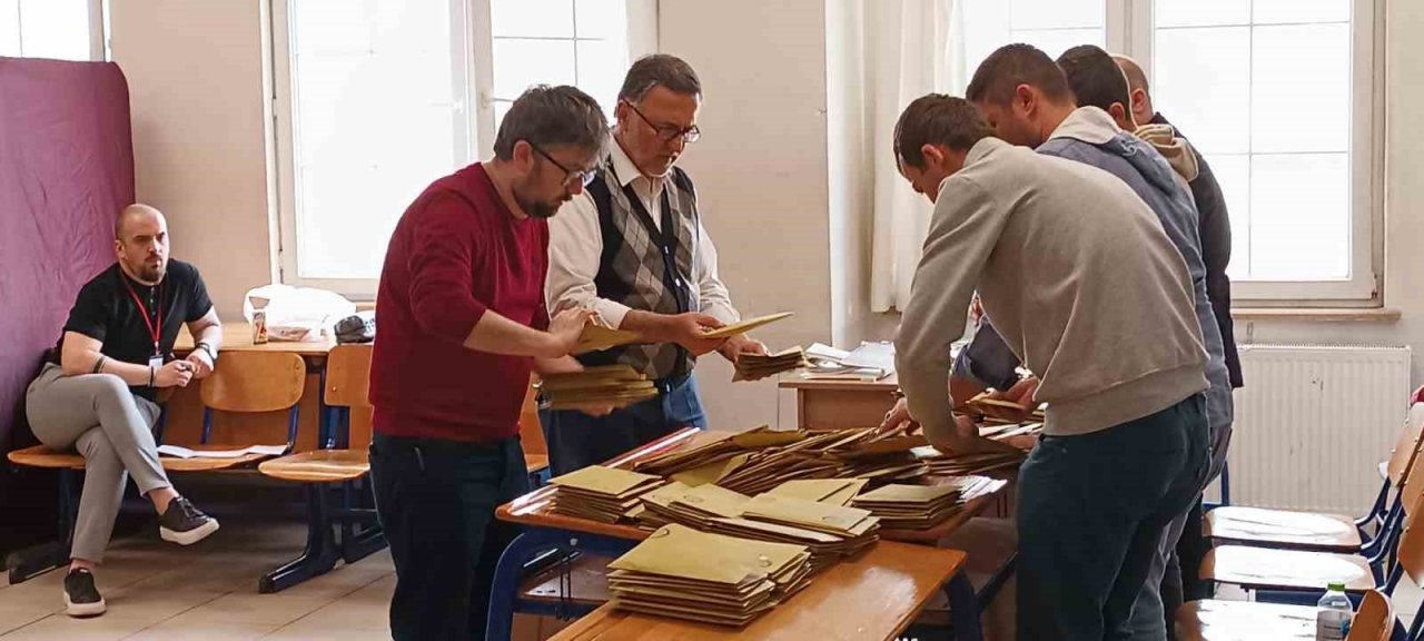 Sandıklar kapandı oy saymaya geçildi