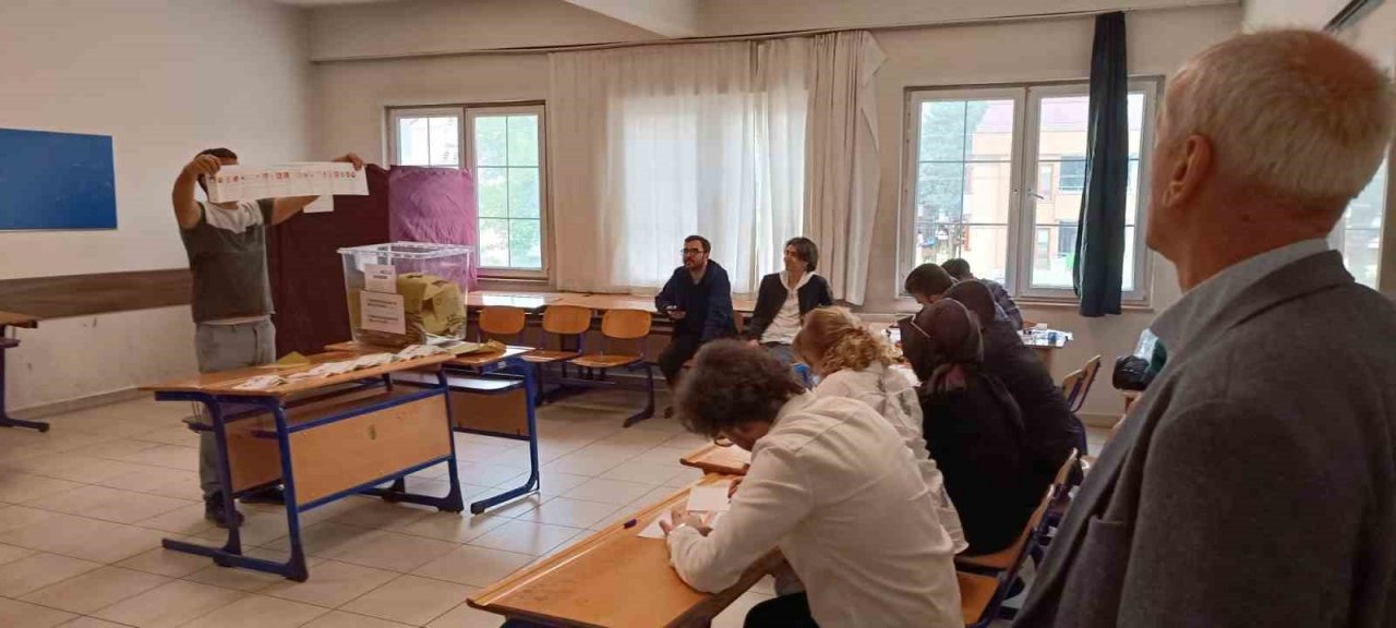 Sandıklar kapandı oy saymaya geçildi