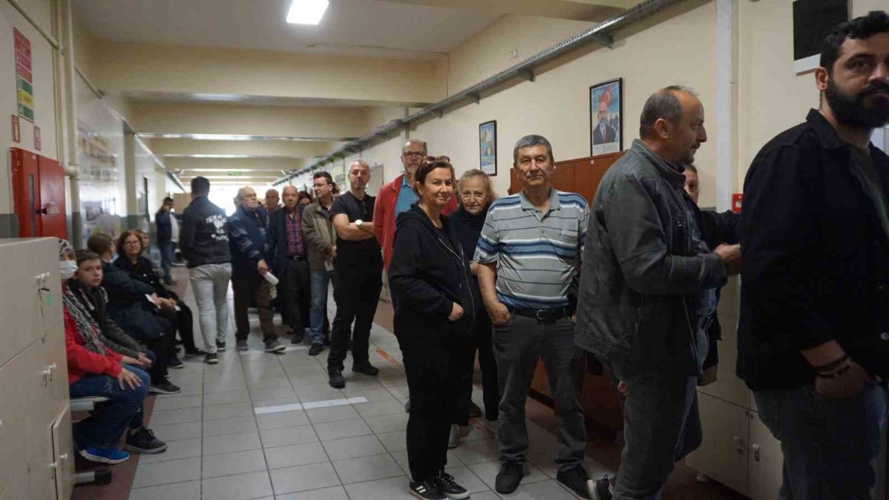 Edirne’de oy verme işlemi sürüyor
