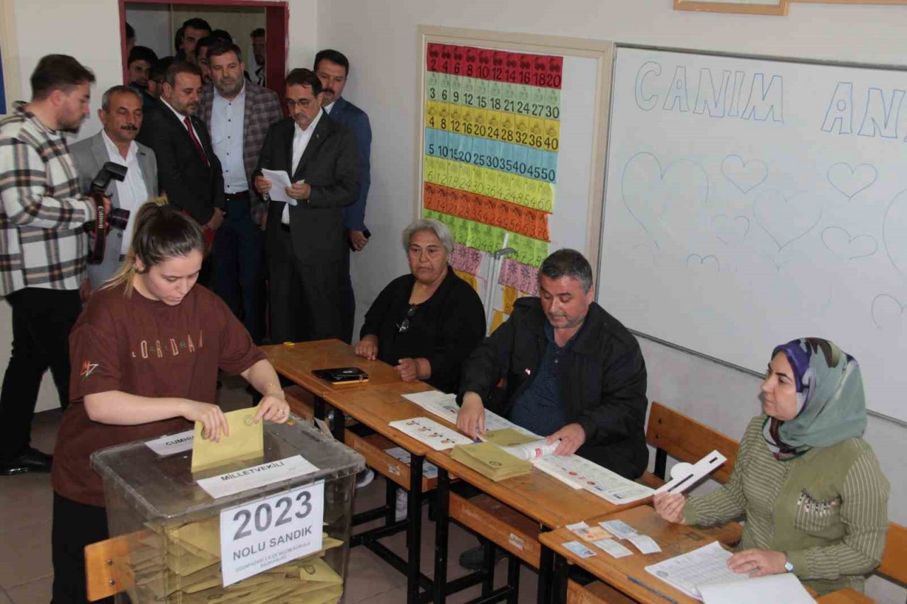 Bakan Dönmez’den seçim akşamı ile ilgili elektrik açıklaması