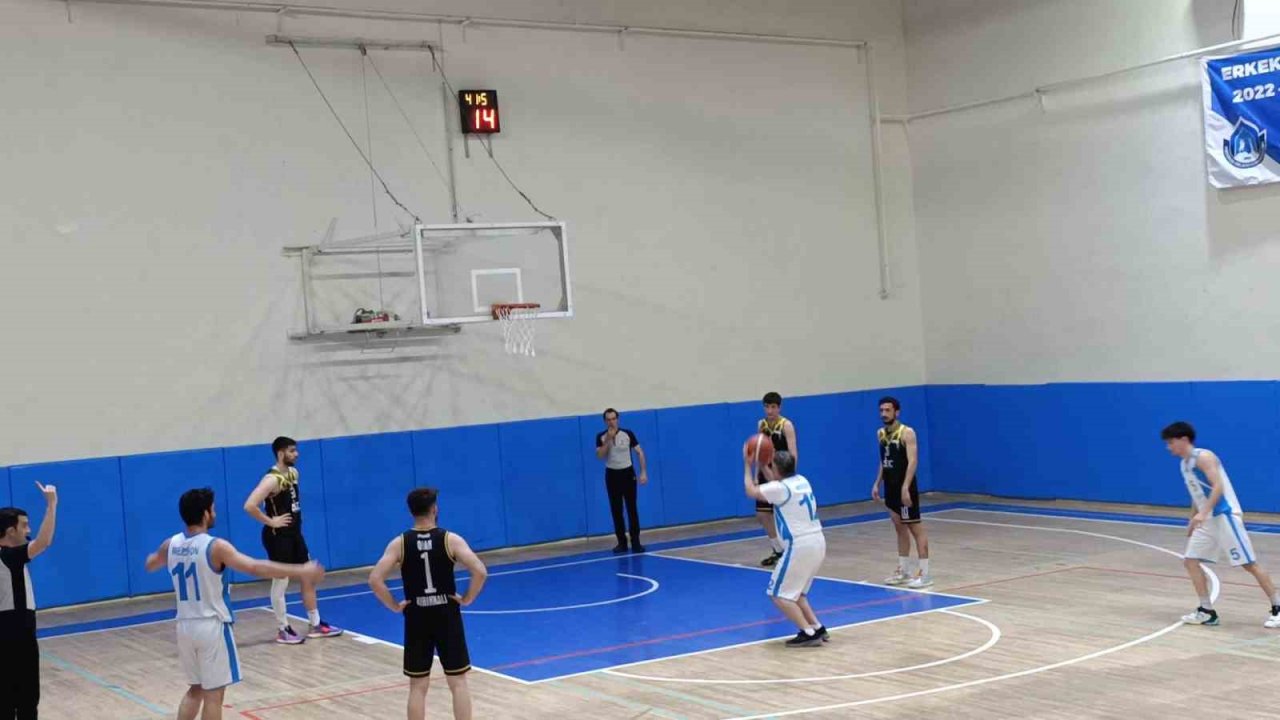Belediye başkanı basketbol takımında