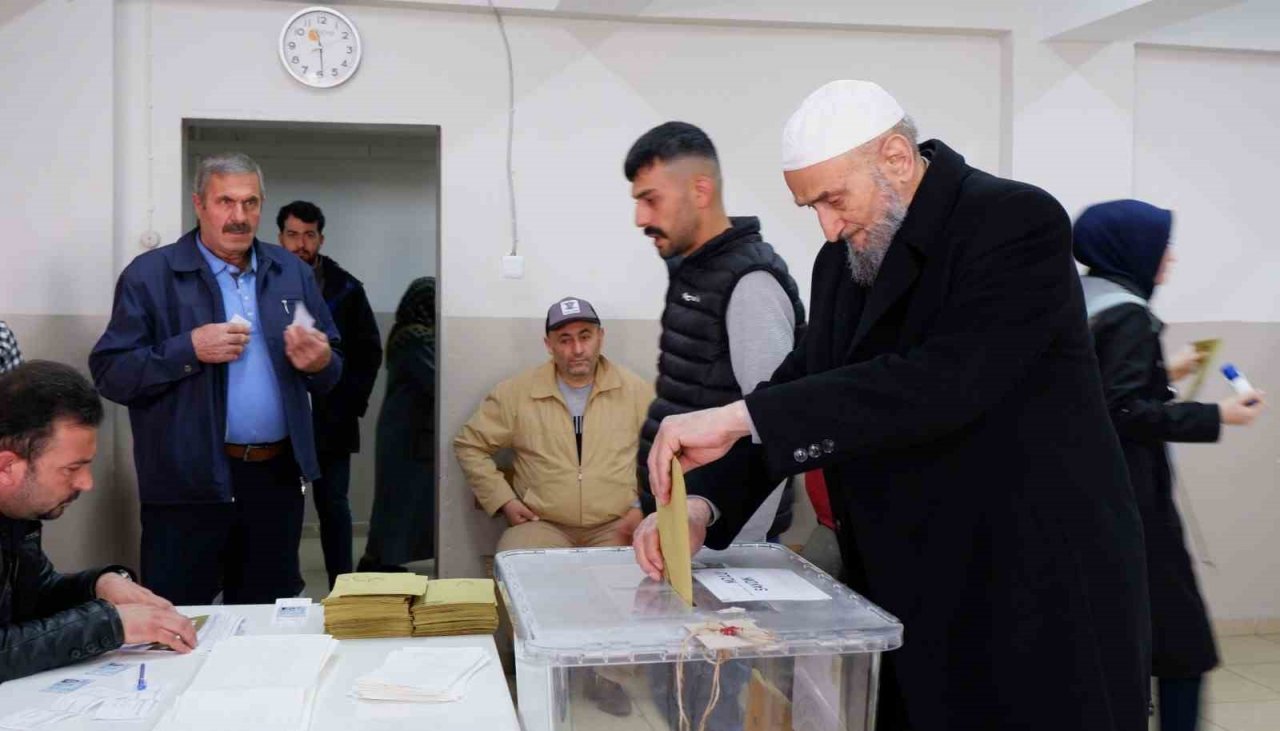 Erzurum’da ilk oylar kullanıldı
