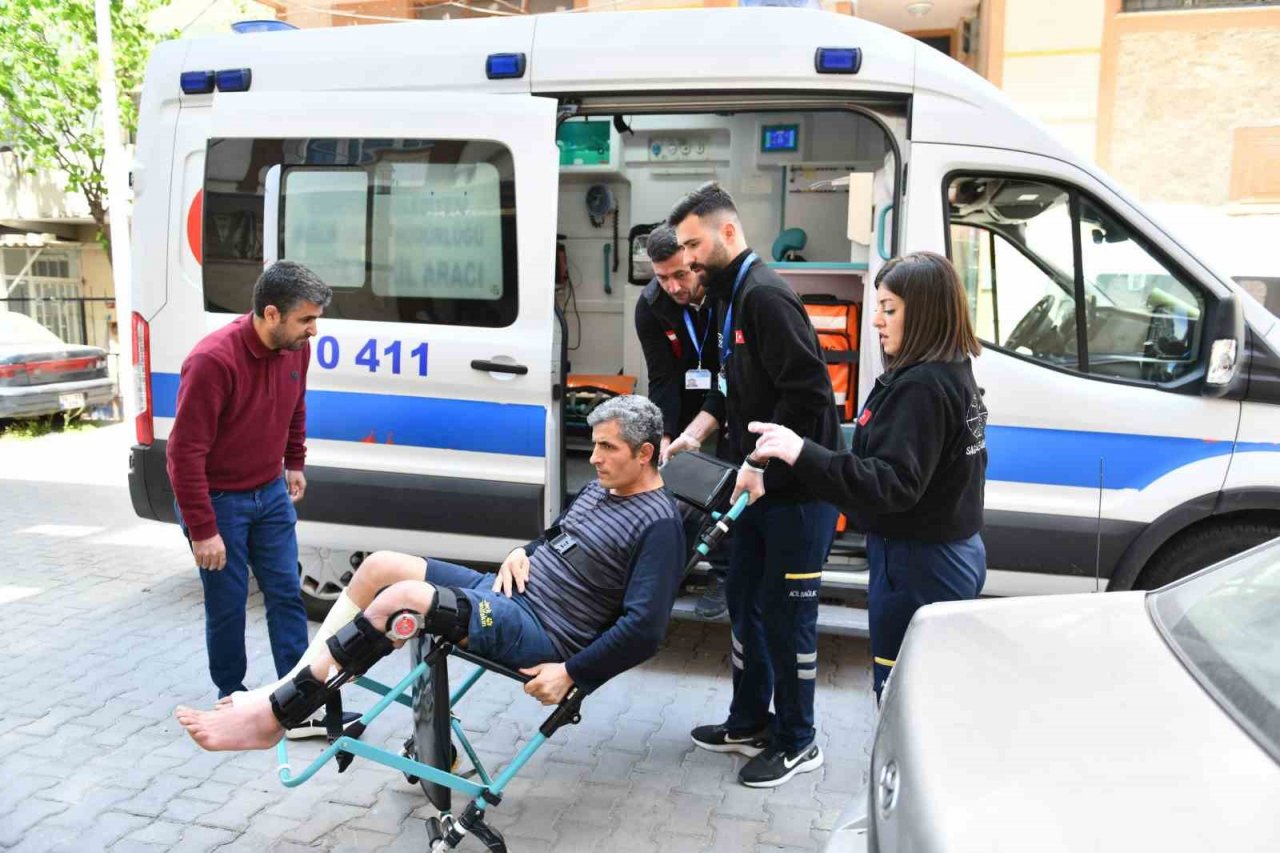 Esenyurt’ta engelli ve yaşlılar sandıklara taşındı