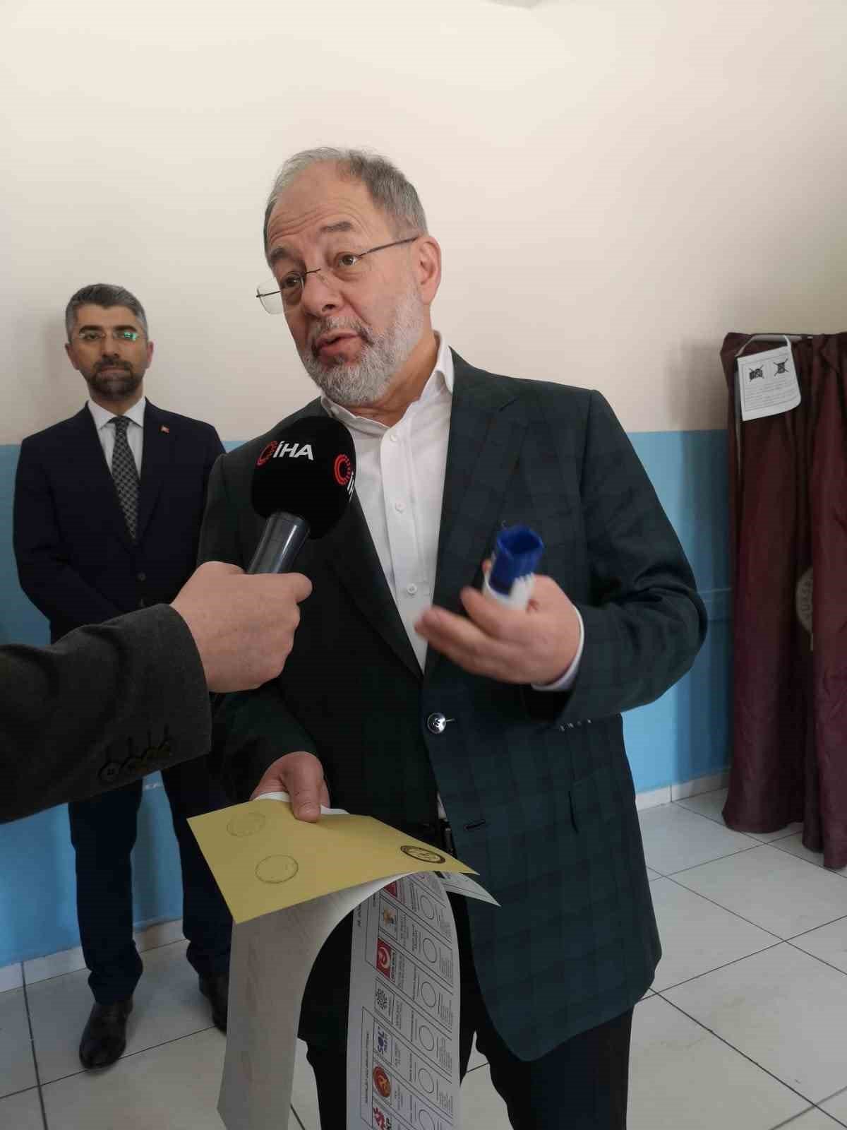 Recep Akdağ: “Huzur içinde bir seçim yaşıyoruz”