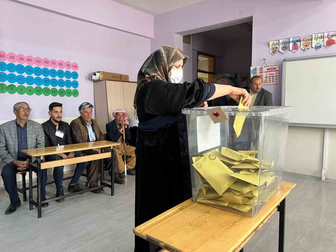 Şemdinli halkından seçime yoğun ilgi