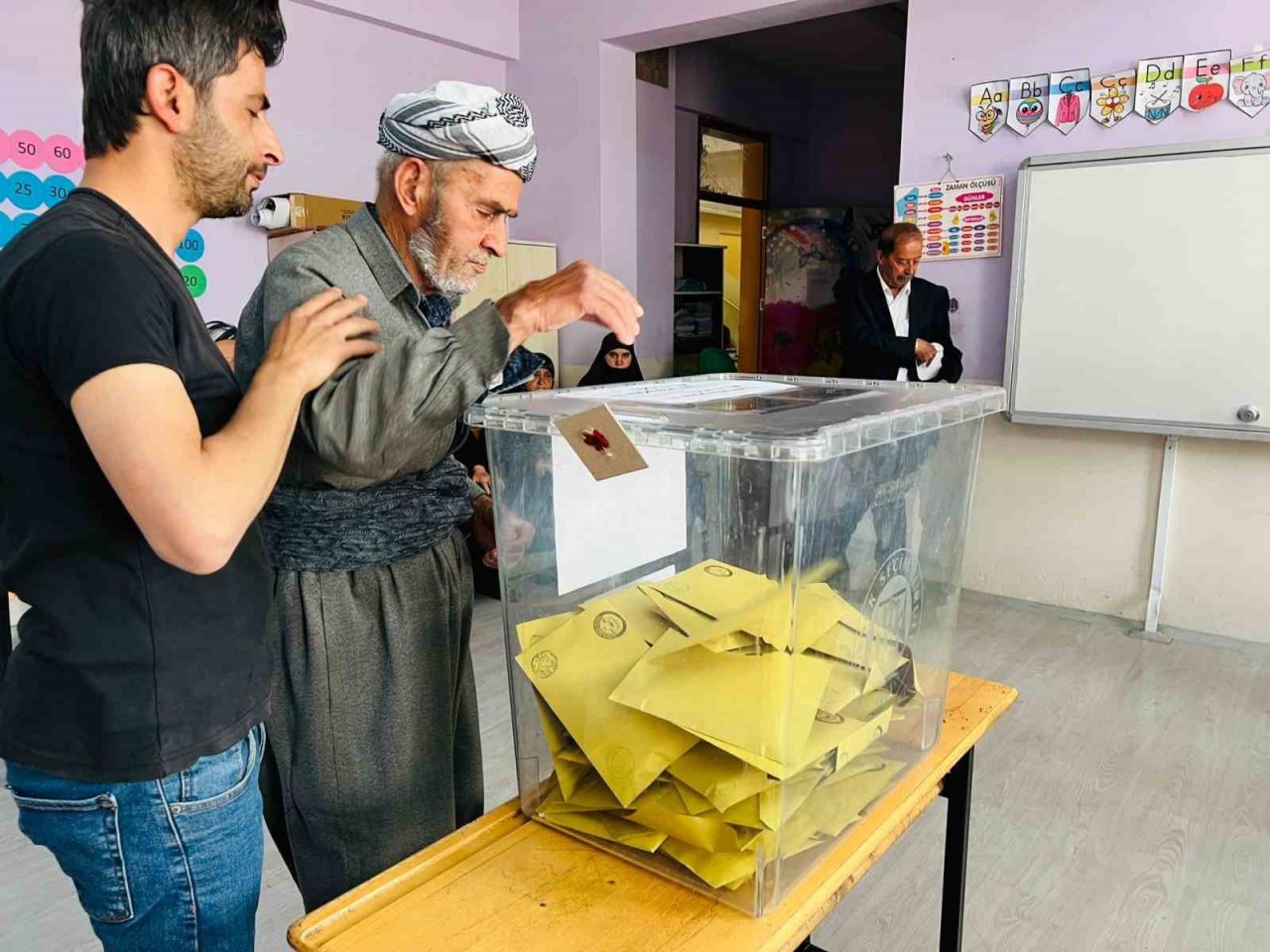 Şemdinli halkından seçime yoğun ilgi