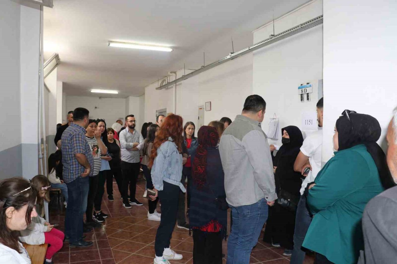 Iğdır’da oy kullanma işlemleri devam ediyor
