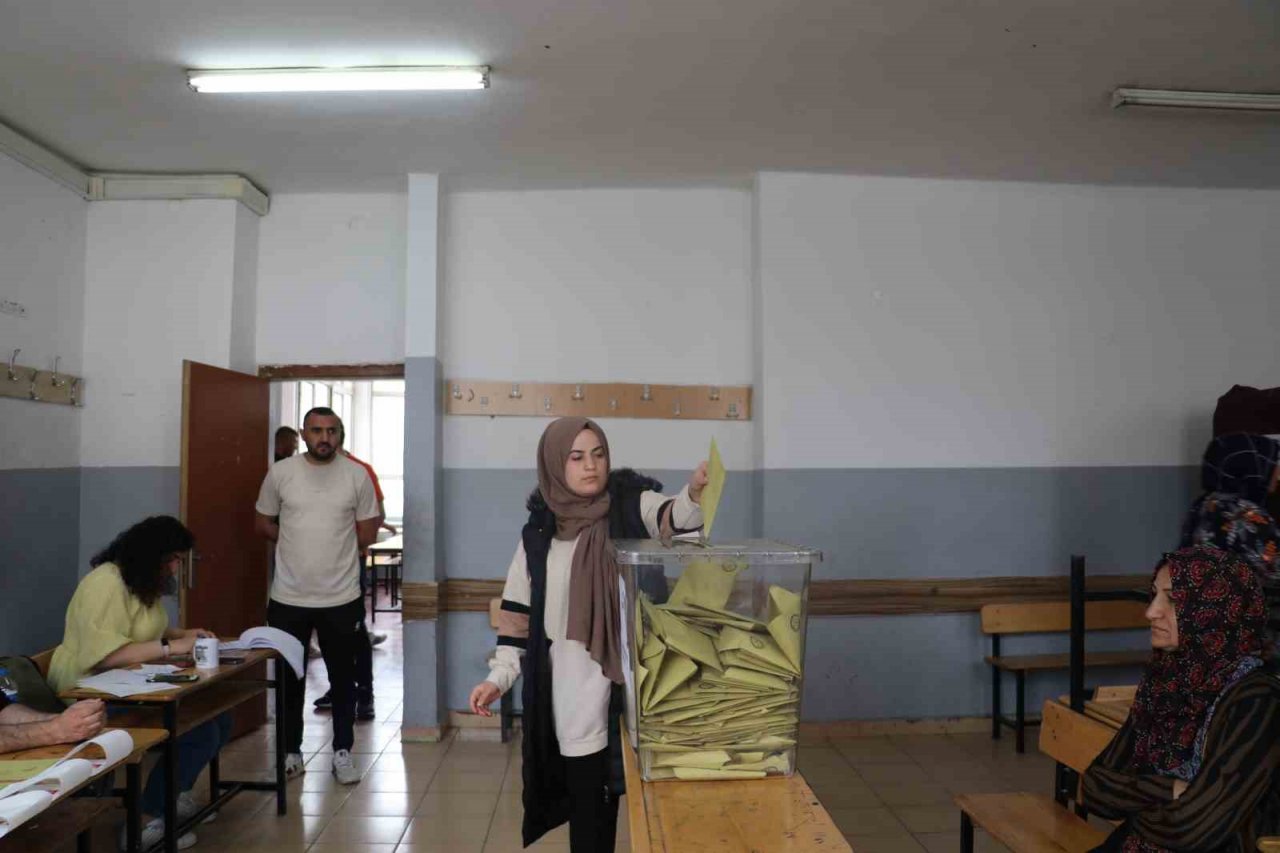 Iğdır’da oy kullanma işlemleri devam ediyor