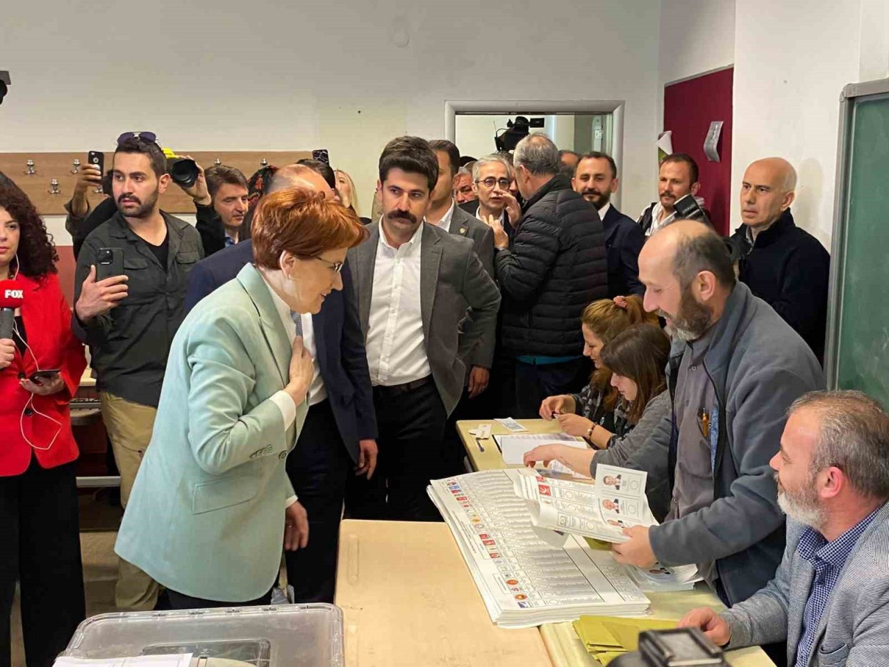 İYİ Parti Genel Başkanı Akşener oyunu Üsküdar’da kullandı