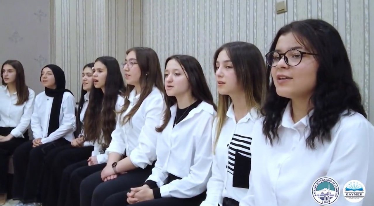 Büyükşehir KAYMEK Gençlik Korosu’ndan Anneler Günü sürprizi