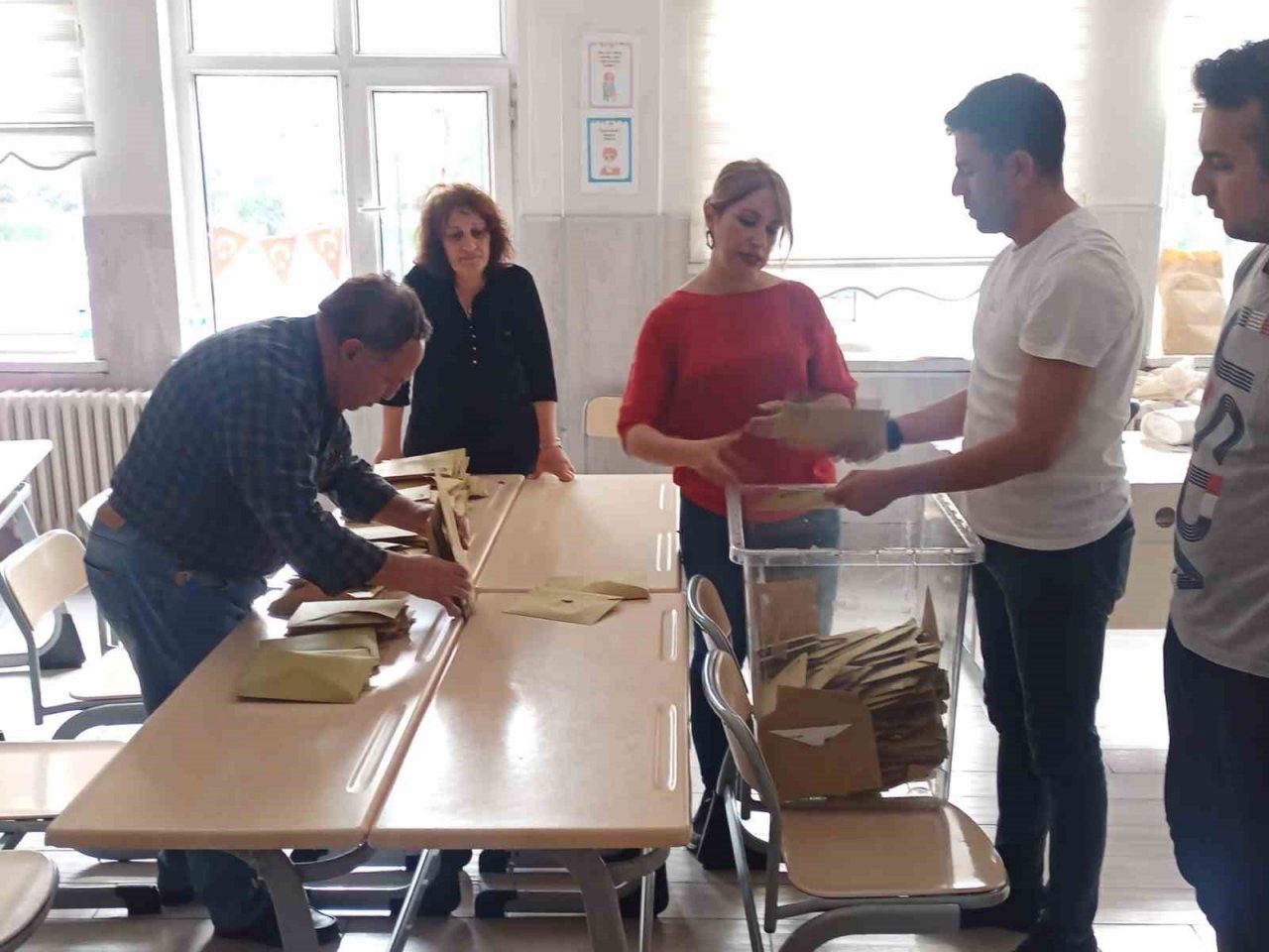 Kayseri’de sandıklar açıldı, sayım başladı