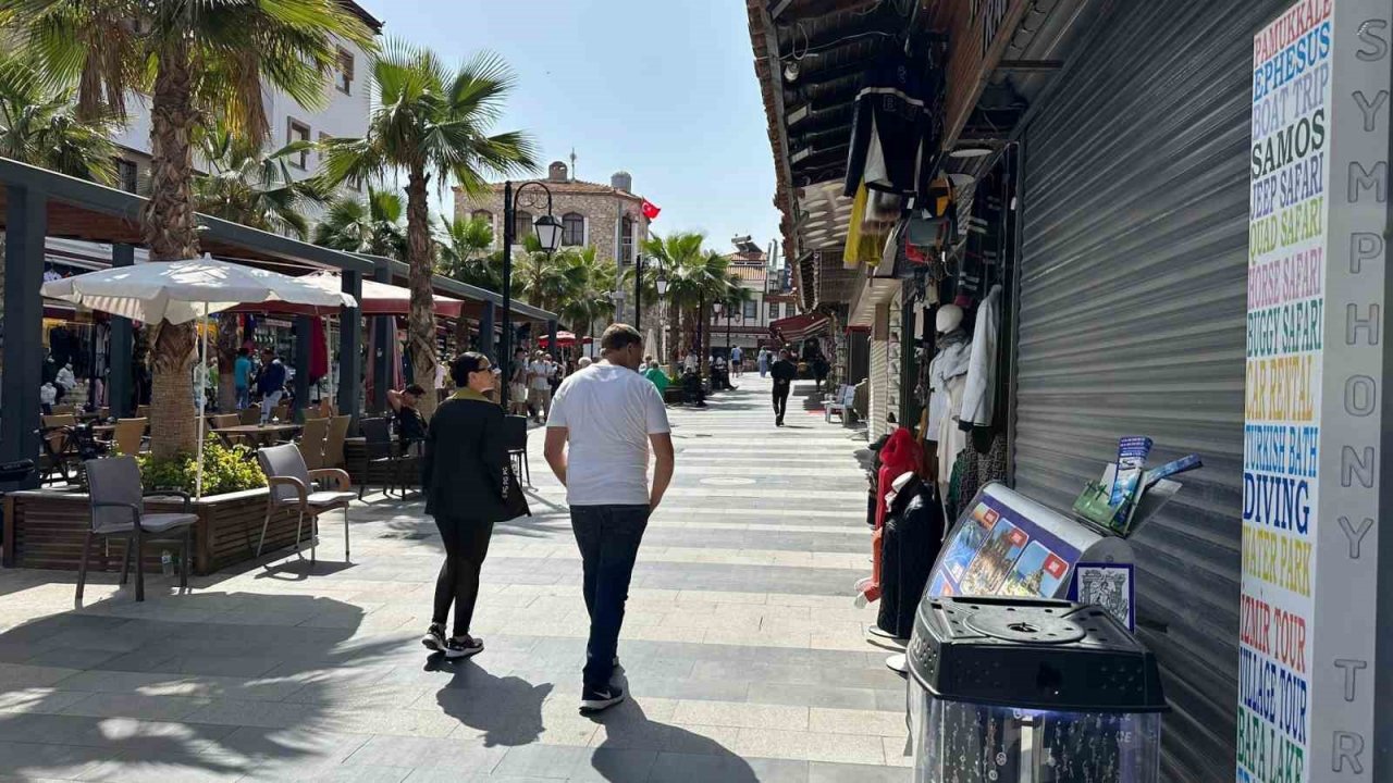 Kuşadası’nda esnaf seçimde oyunu kullandı, işinin başına döndü