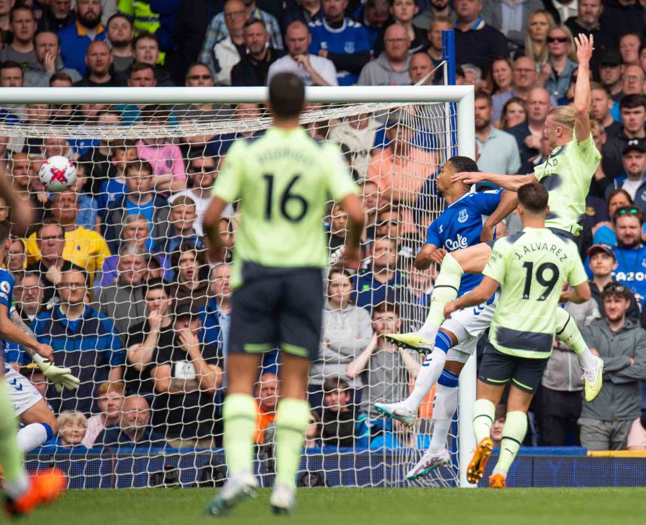 Manchester City deplasmanda farklı kazandı