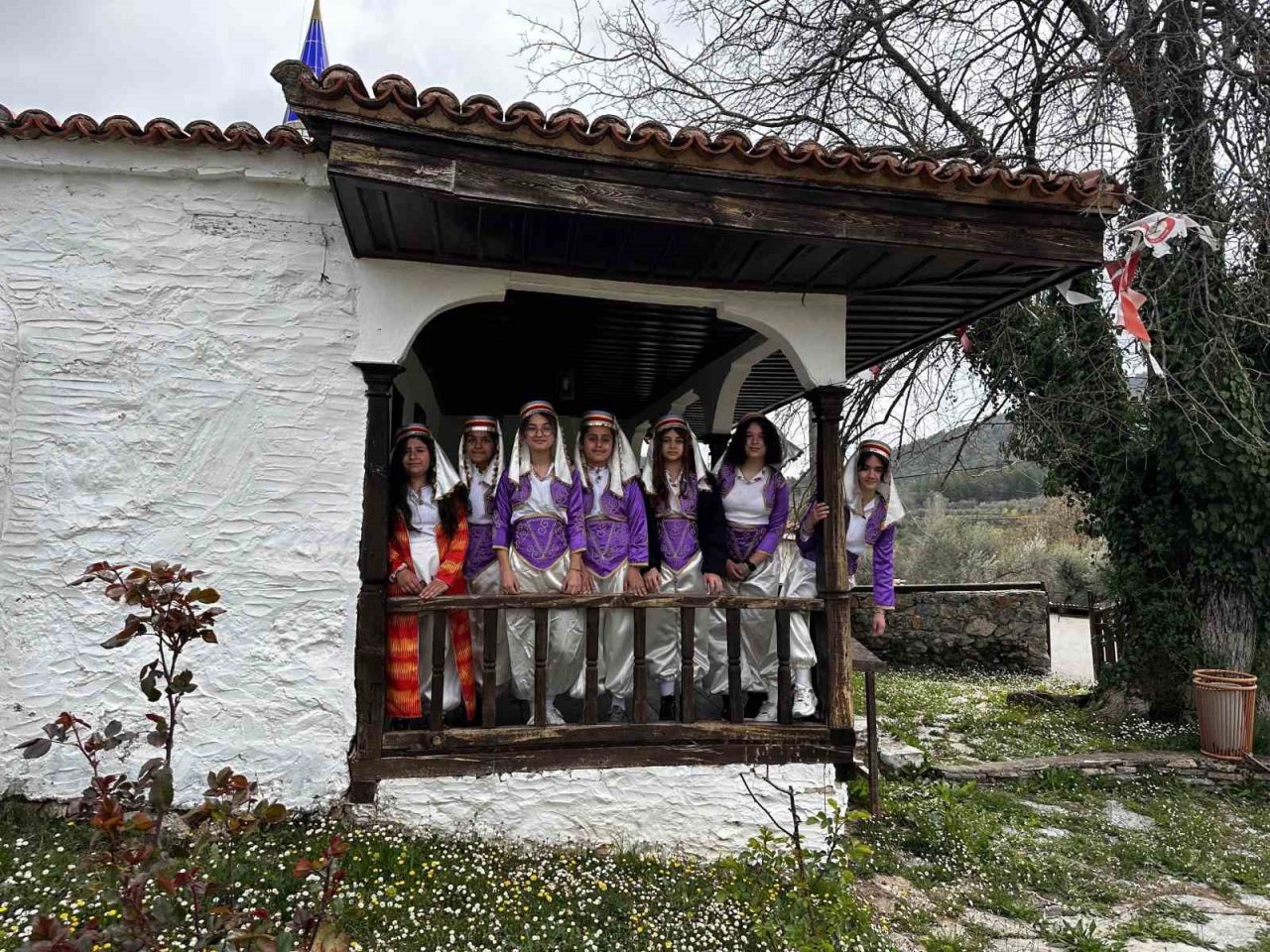 Marmarisli öğrenciler işaret dili ile Kerimoğlu Türküsünü söyledi