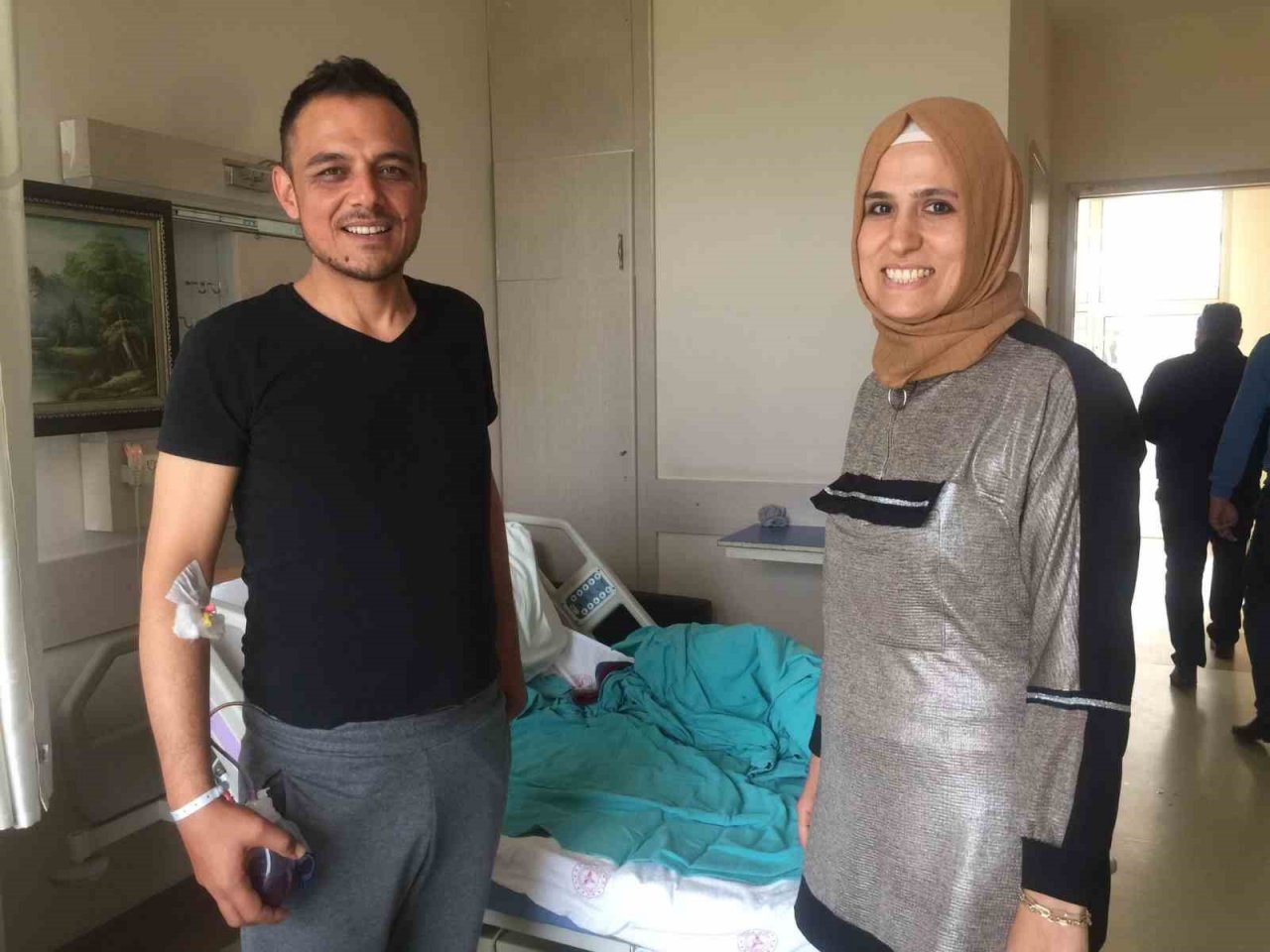 Ameliyattan çıkıp oy kullanmaya gitti