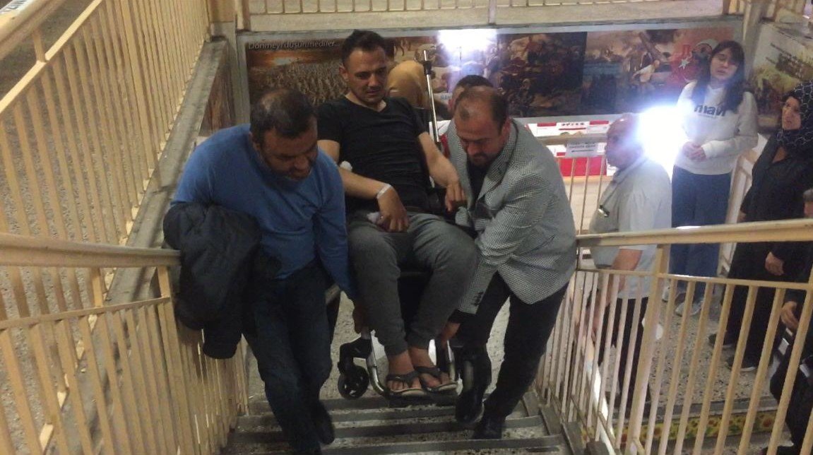 Ameliyattan çıkıp oy kullanmaya gitti