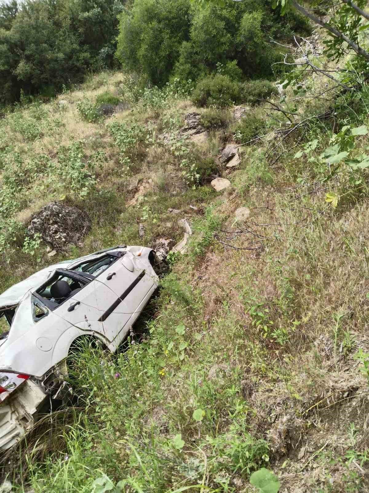 Nazilli’de otomobil şarampole devrildi: 2 ölü