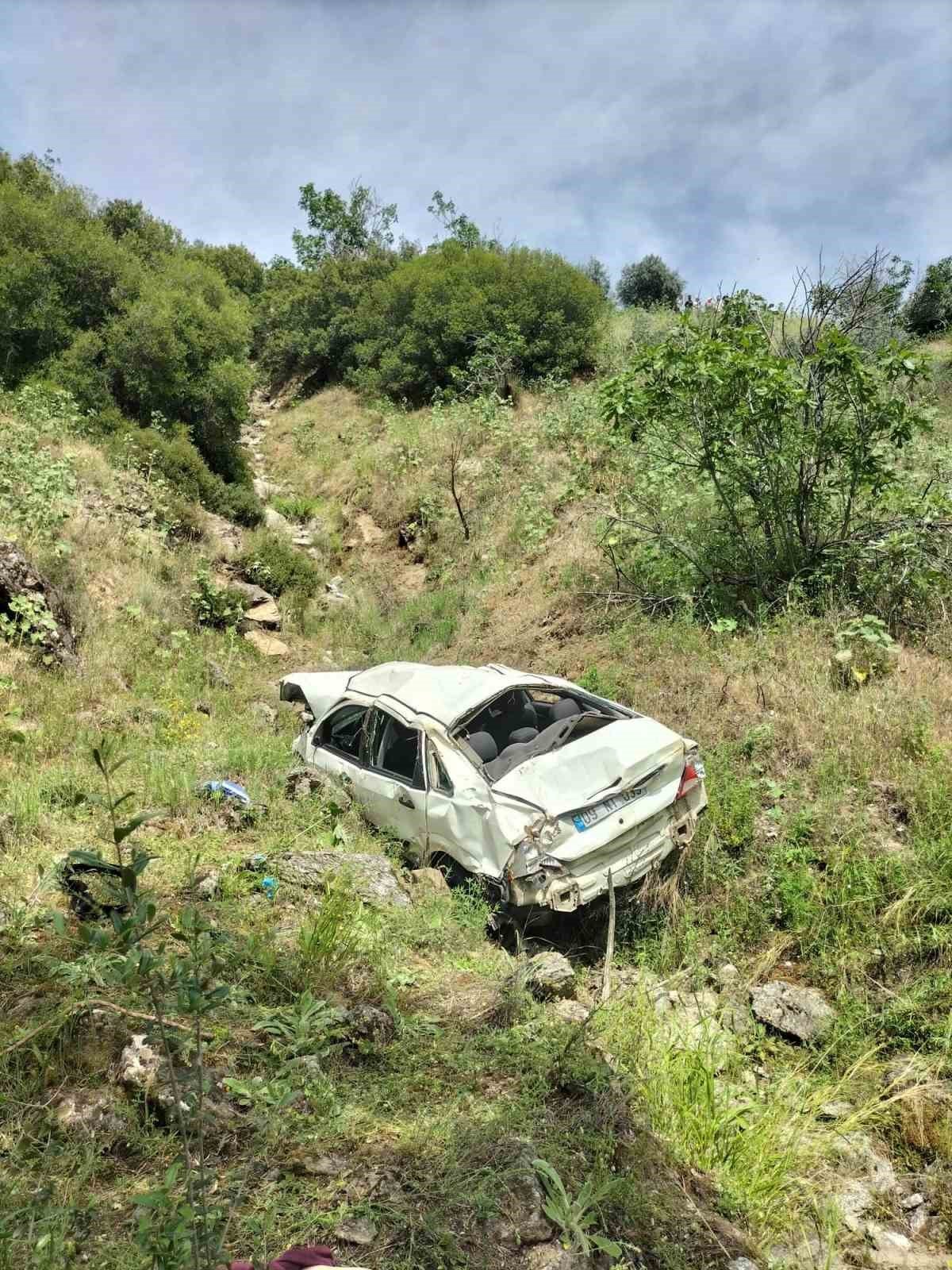 Nazilli’de otomobil şarampole devrildi: 2 ölü