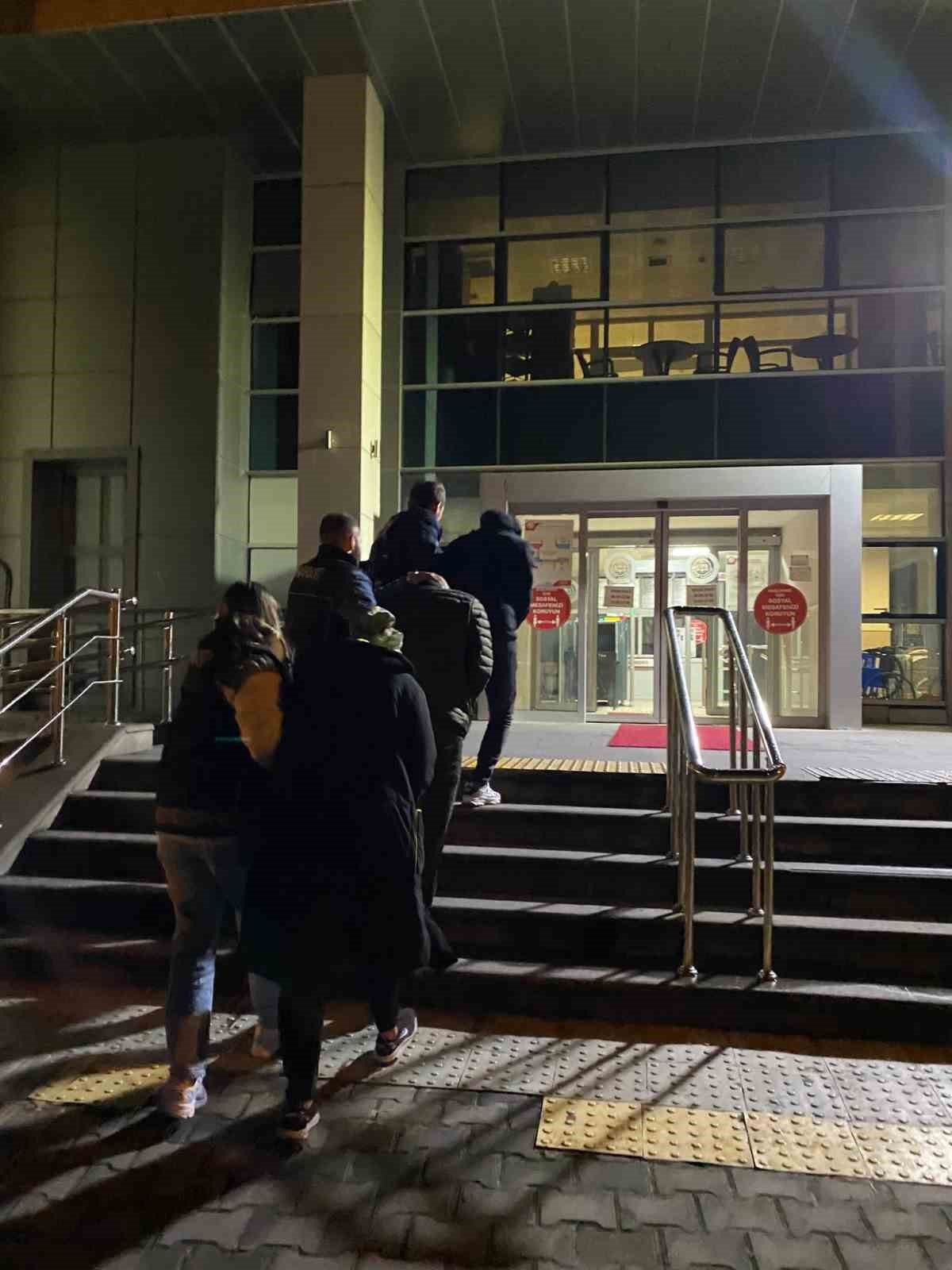 Polisten uyuşturucu operasyonu: 2 şüpheli tutuklandı