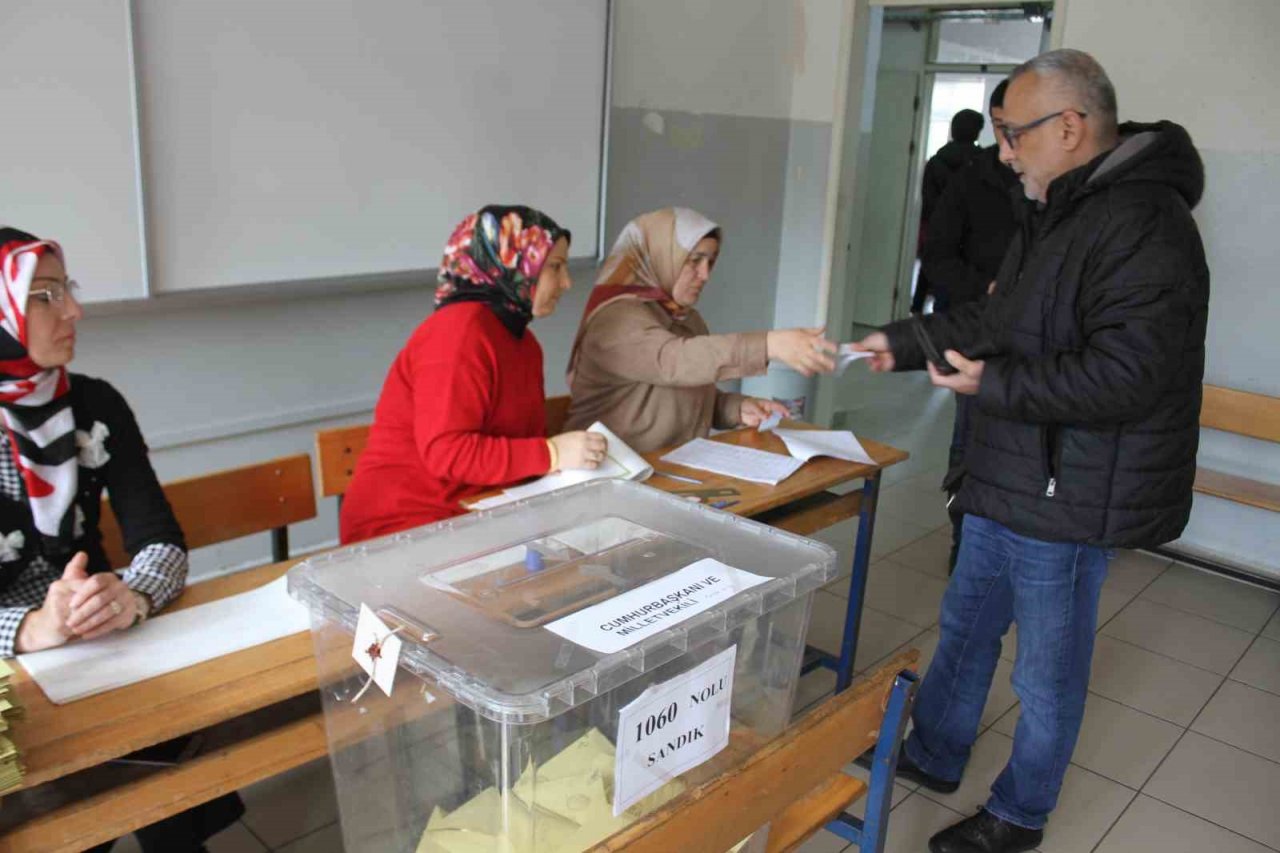 Ordu sandık başında