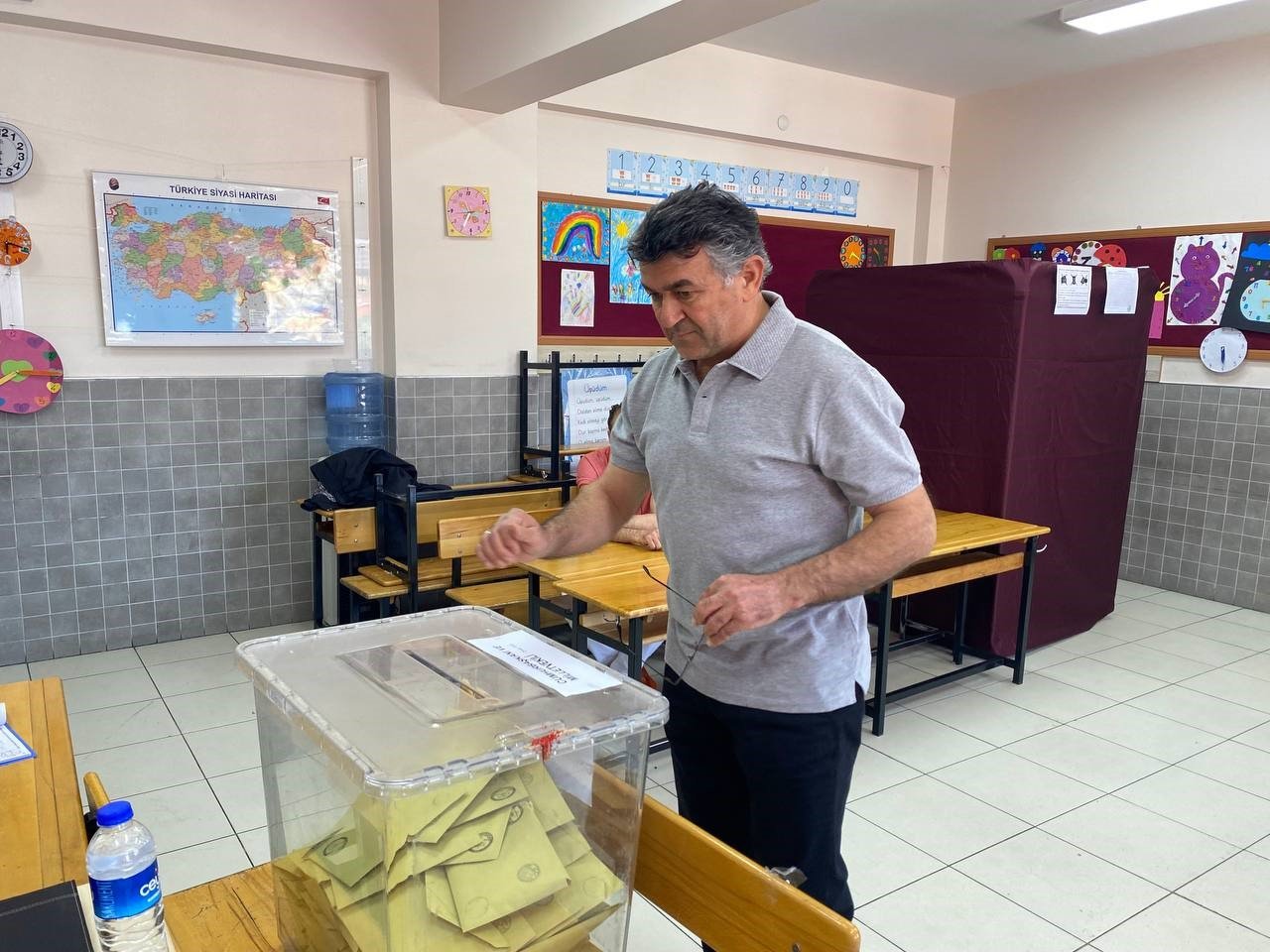 Uşak’ta oy kullanma işlemleri başladı