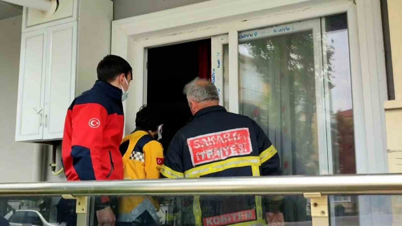 Evde kilitli kaldığı söylenen yaşlı kadın ekiplere zorluk çıkardı