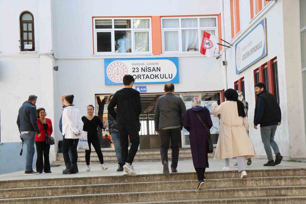 Samsun’da oy kullanma işlemi başladı