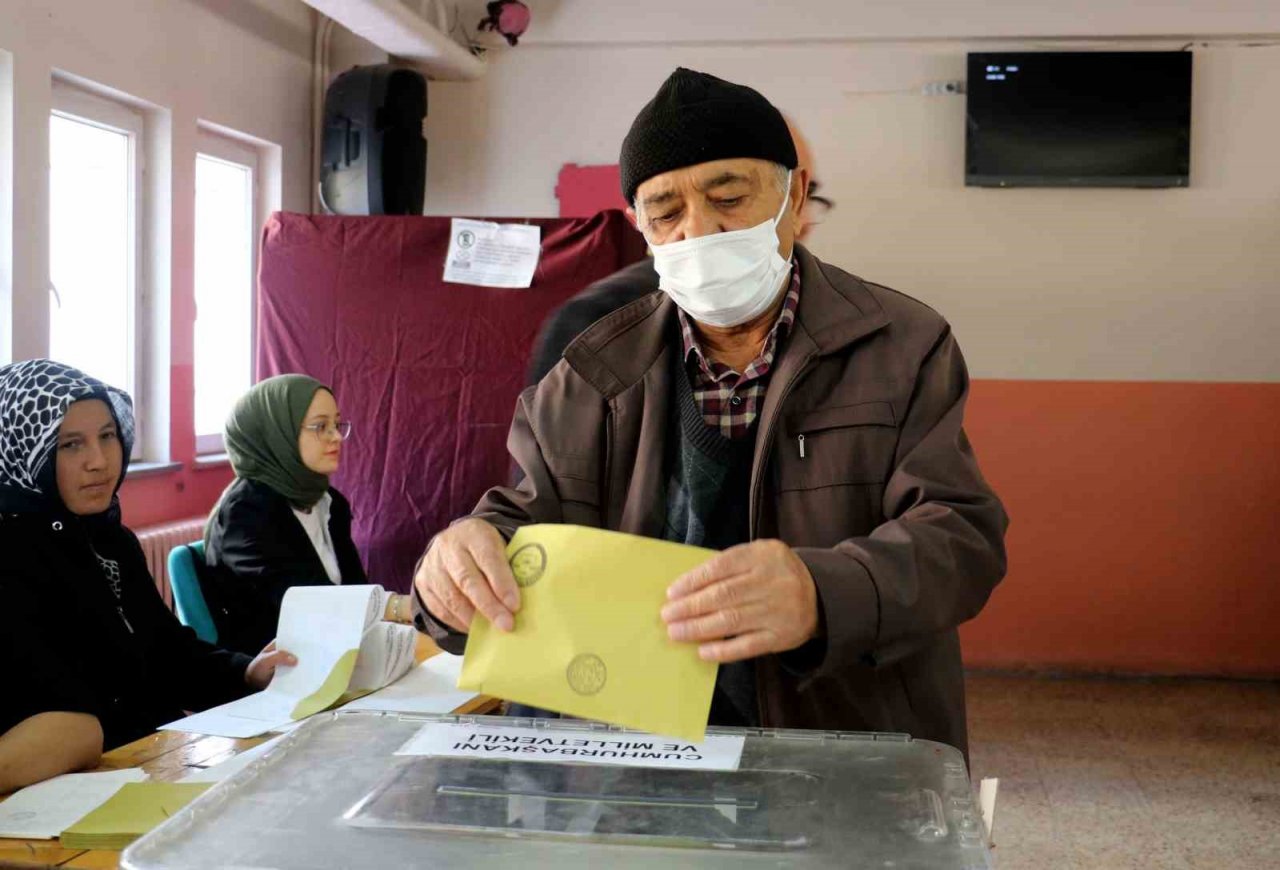 Ambulanslar bu kez sandığa hasta taşıdı