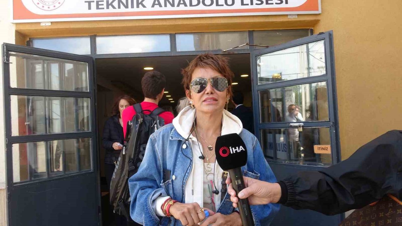 Sunucu Serap Paköz oyunu kullandı