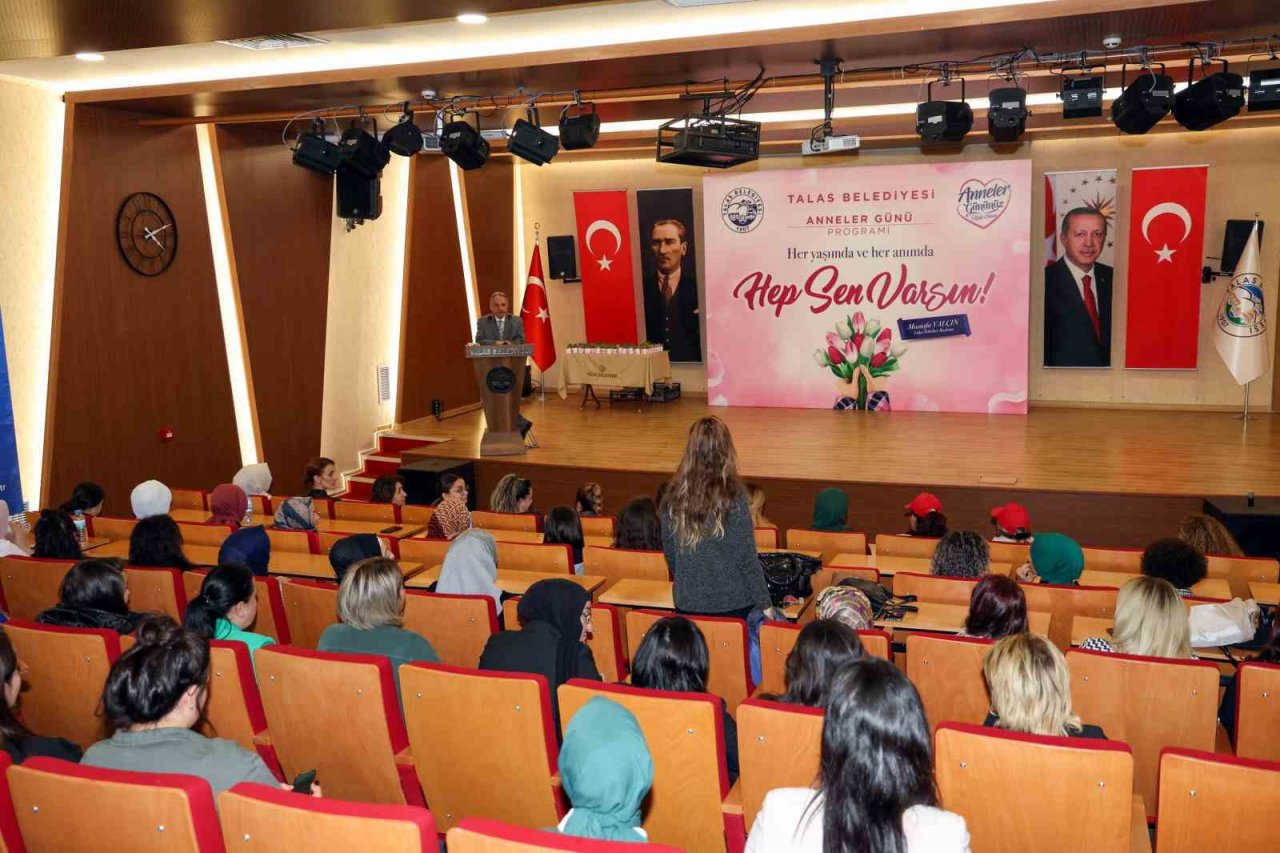 Başkan Yalçın’dan kadın personele ‘Anneler Günü’ hediyesi