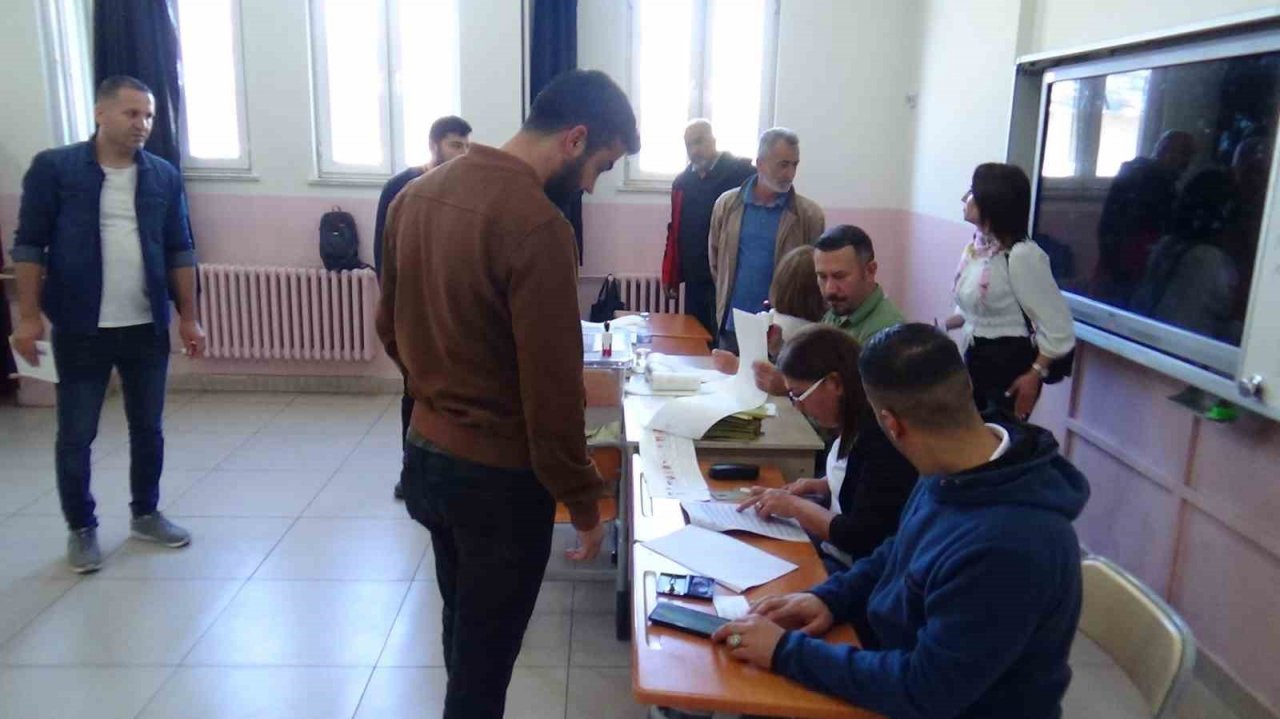 Tunceli’de seçmenler oy kullanmaya başladı