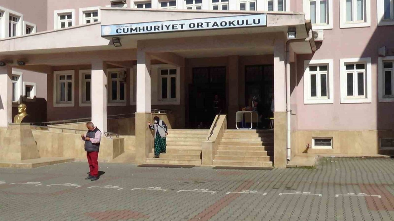 Tunceli’de seçmenler oy kullanmaya başladı