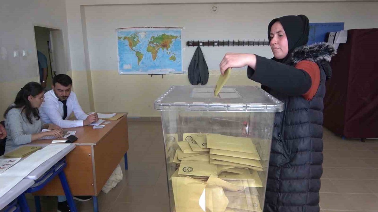 670 merkez nüfusuyla Türkiye’nin en küçük ilçeleri arasında yer alan Çelebi’de seçim heyecanı