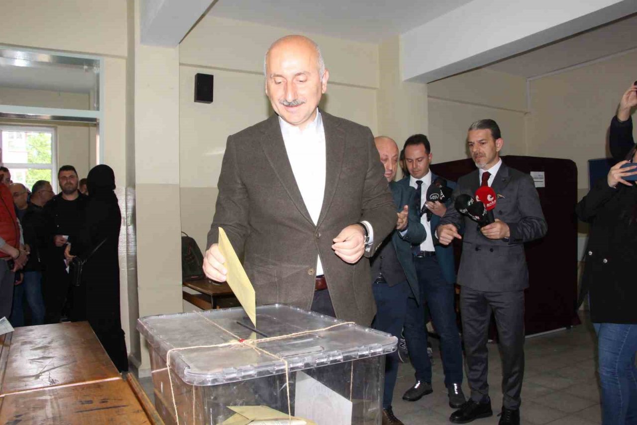 Bakan Karaismailoğlu, Trabzon’da oyunu kullandı