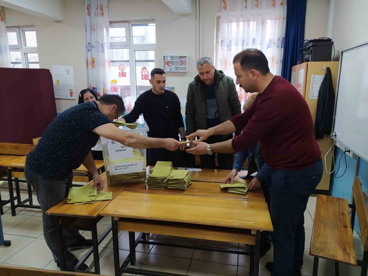 Uşak’ta oy sayma işlemi başladı