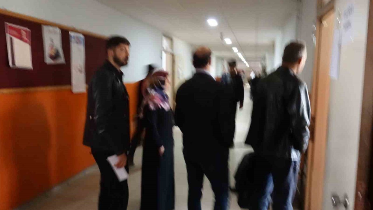 Erciş’te oy verme işlemi başladı