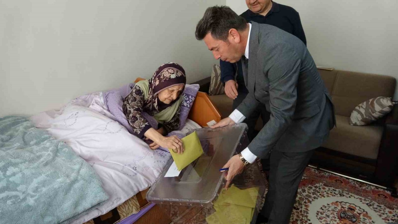 Yozgat’ta 6 seçmen, seyyar sandıkta oy kullandı