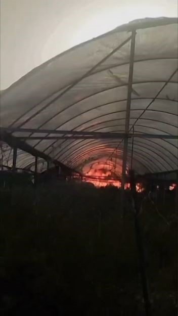 Antalya’da geri dönüşüm tesisi alev alev yandı, gökyüzü siyaha büründü