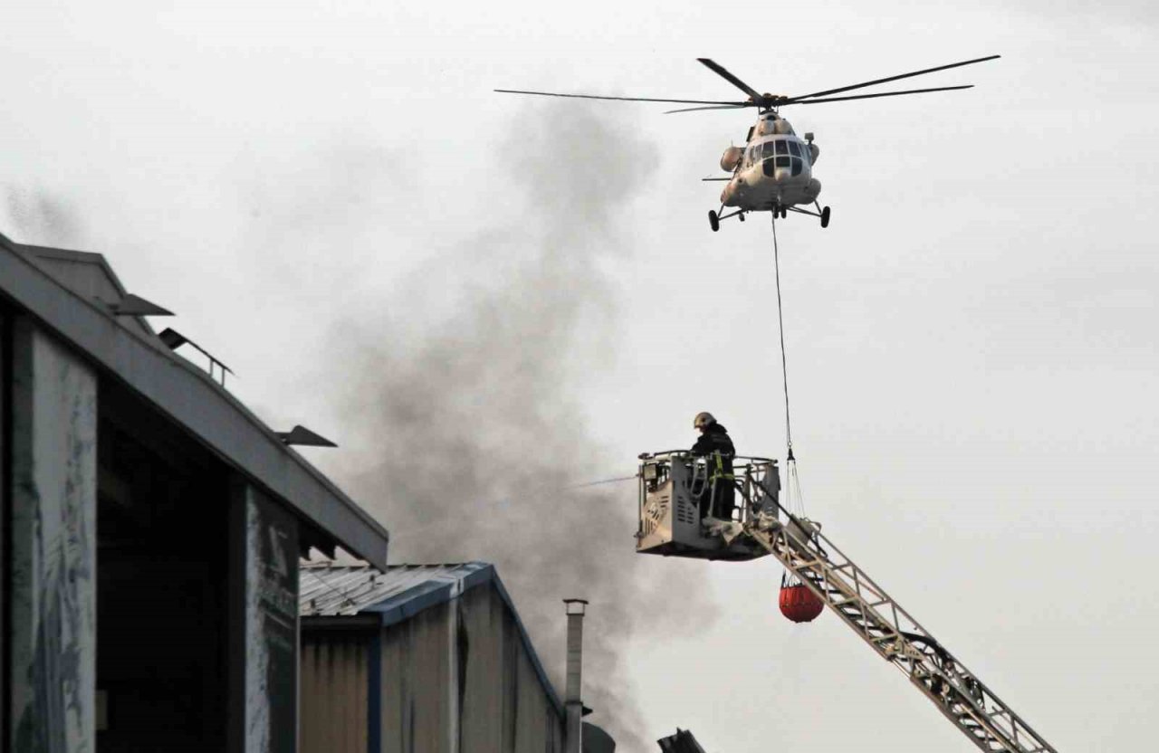 Lüks yat ve teknelerin bulunduğu tersane yangını 3 saatte söndürüldü