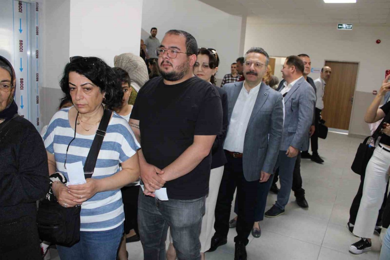 Vali Aksoy’un oy kullandığı sandıkta sonuçlar belli oldu