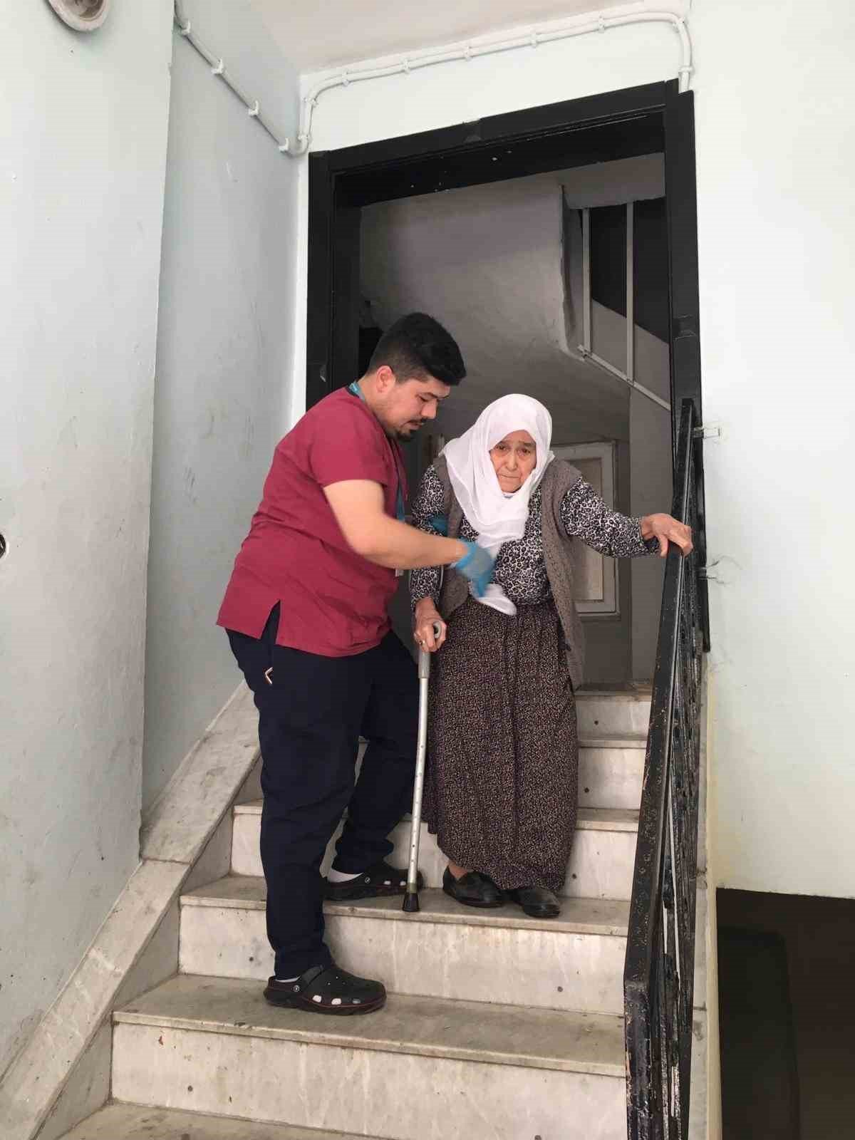 Aydın’da 91 vatandaş ambulansla sandığa ulaştırıldı