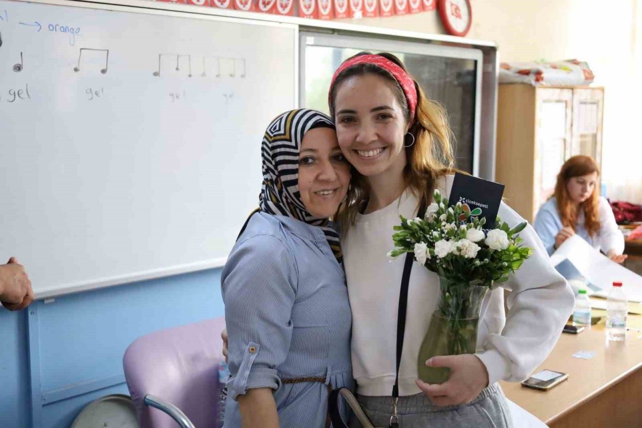 Sandık başında Anneler Günü kutlaması