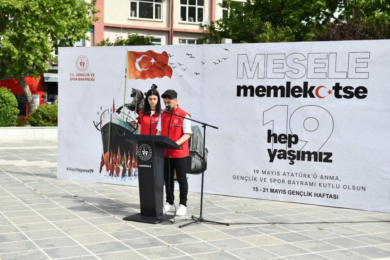 Gençlik Haftası kutlamaları çelenk töreni ile başladı