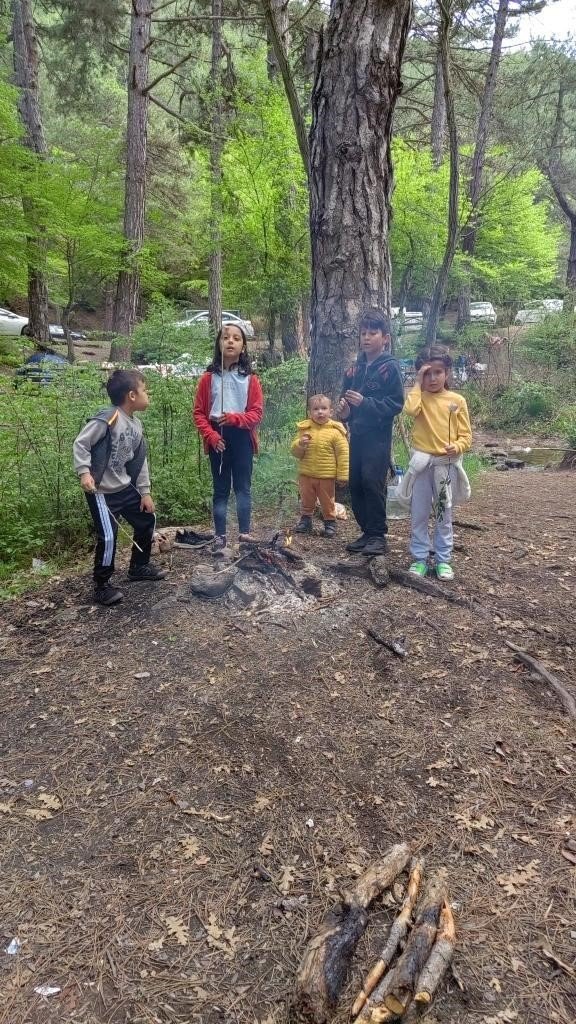 Doğa tutkunları Beşikderesi Şelalesi’nde yürüyüşle hafta sonlarını değerlendirdi