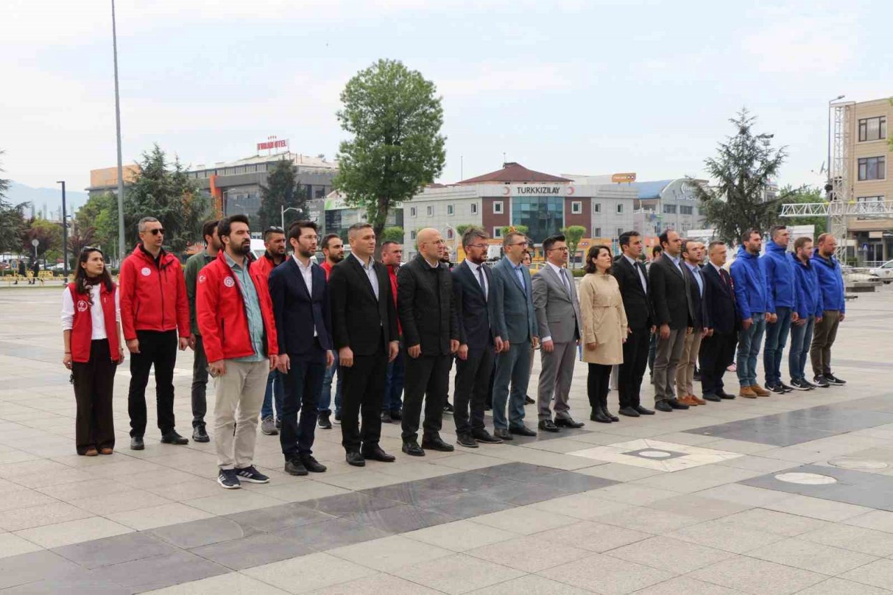 Gençlik Haftası çelenk sunumu ile başladı