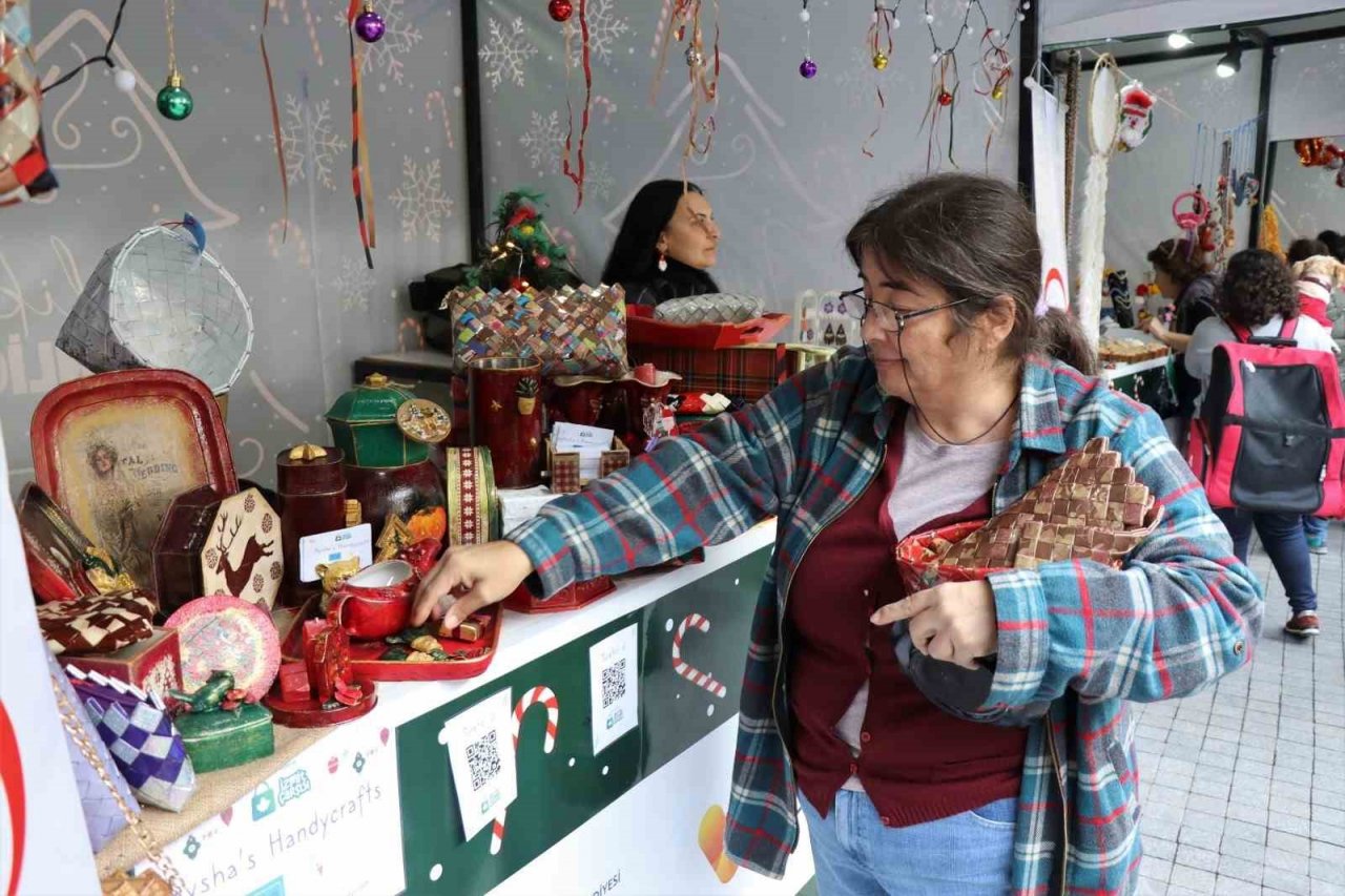 Kadınların el emeği ürünleri stantlarda yerini aldı