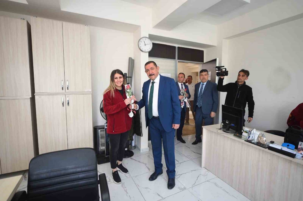 Başkan Vidinlioğlu, belediye personelinin Anneler Günü’nü kutladı